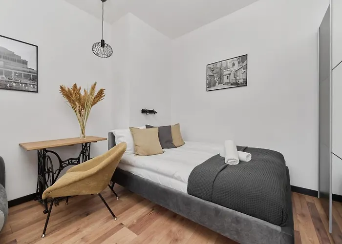 Norwida With Balcony Downtown By Renters Apartment *