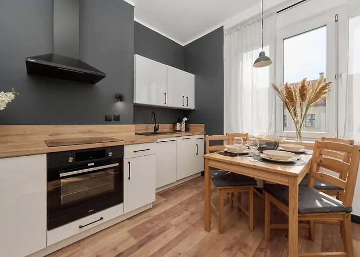 Apartment Norwida With Balcony Downtown By Renters